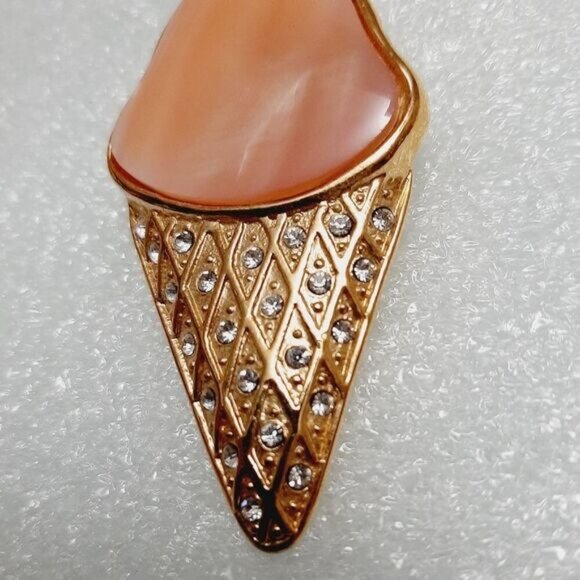 BUTLER Signed Vintage Peach Pearly Enamel Ice Cream Brooch Jewelry Goldtone Pin - Picture 6 of 10